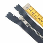 Broek-rokrits 20cm lang ZWART - niet deelbaar metaal grof maat 5 YKK