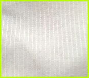 Dunne plakbare volumevlies met verstevigingsdraad in de lengte wit 90cm br