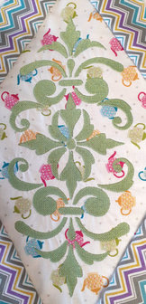 Fleur de lis large symmetrical embroidery pattern: 13x29,5cm