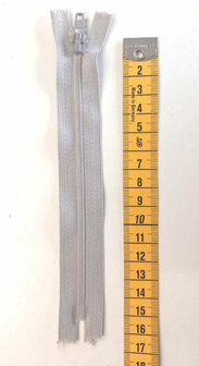 Pants / skirt zipper LIGHT GREY closed end 15cm long plastic size 3
