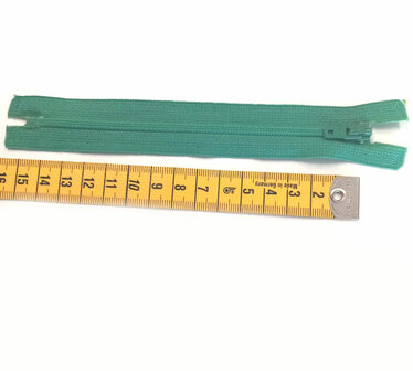 Pants / skirt zipper EMERALD GREEN closed end 15cm long plastic size 3