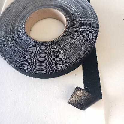 Self adhesive Cotton Edgetape 1,9cm wide black, roll 20 meter