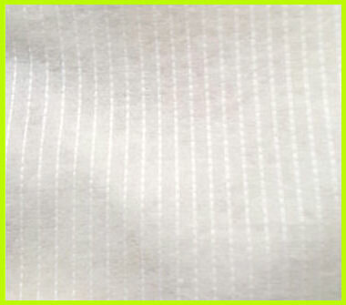 Dunne plakbare volumevlies met verstevigingsdraad in de lengte wit 90cm br