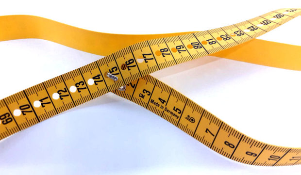 Taille centimeter band 150cm lang met haakje en gaatjes