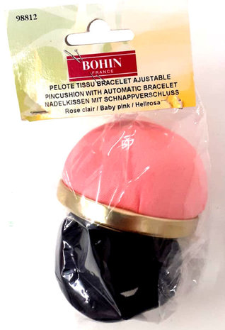 Professioneel speldenkussen voor op de arm met kliksluiting BOHIN - Roze kussen, gouden rand en zwarte polsband