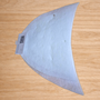 Vilten schoudervullingen voor jasjes, wit, met schuimkern &mdash; White felt shoulder pads for jackets with foam core