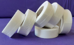 Kantenband 3cm breed wit, rolletje 25 meter van vlieseline Kantenband 3cm breed wit, rolletje 25 meter van vlieseline