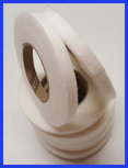 Kantenband 1cm breed wit, rolletje 25 meter van vlieseline Kantenband 1cm breed wit, rolletje 25 meter van vlieseline